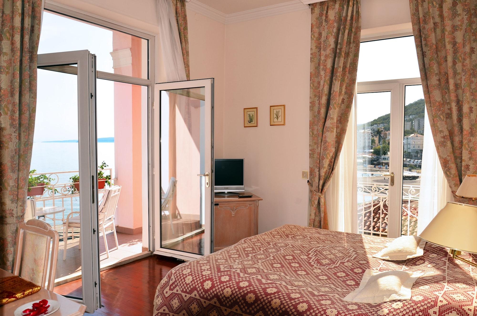 Hotel Mozart Opatija Exterior foto